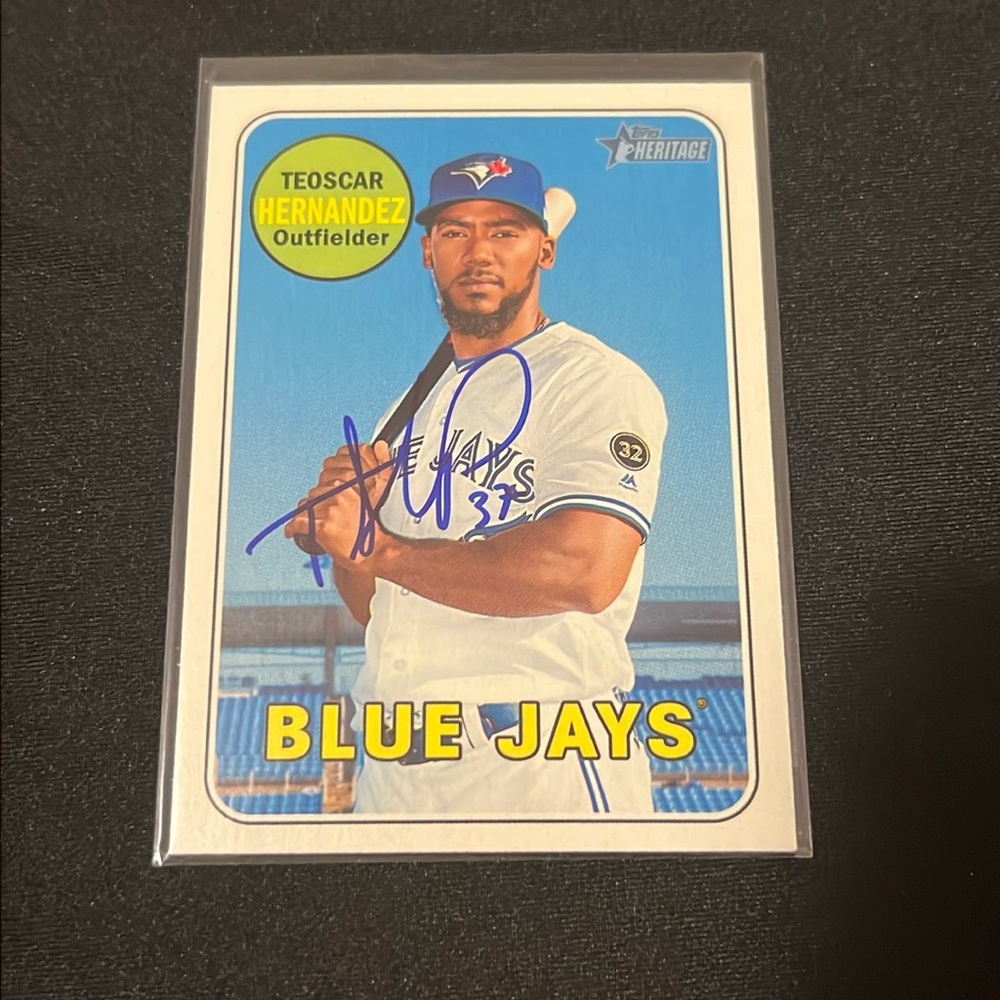 WS Champion Teoscar Hernandez - 2018 Topps Heritage Baseball Autographed Card
